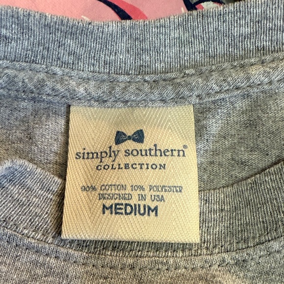 Simply Southern M Gray Tee with Pink Pig Graphic - Picture 2 of 5